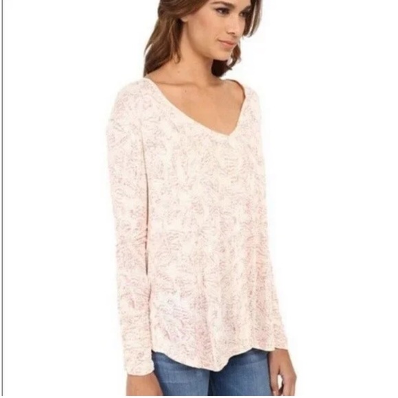 Free People Sahara Print V Neck. Reverse Hi-Low Hemline. Size: Medium - Picture 2 of 11